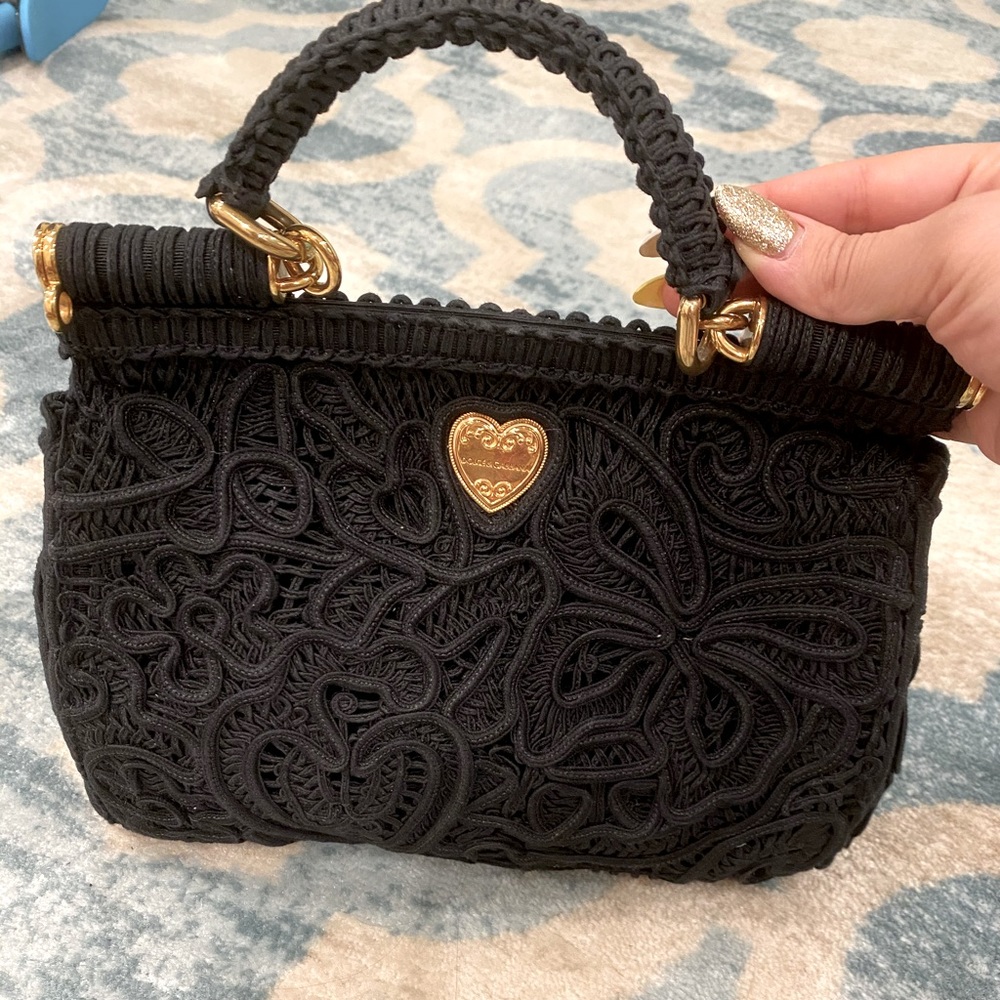 Dolce&gabbana bag.If u want i got 7.5size heels. Authentic. No box